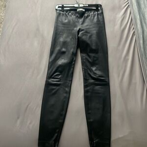 Women’s Vince pull on size small 100% lamb leather leggings with ankle zip $995